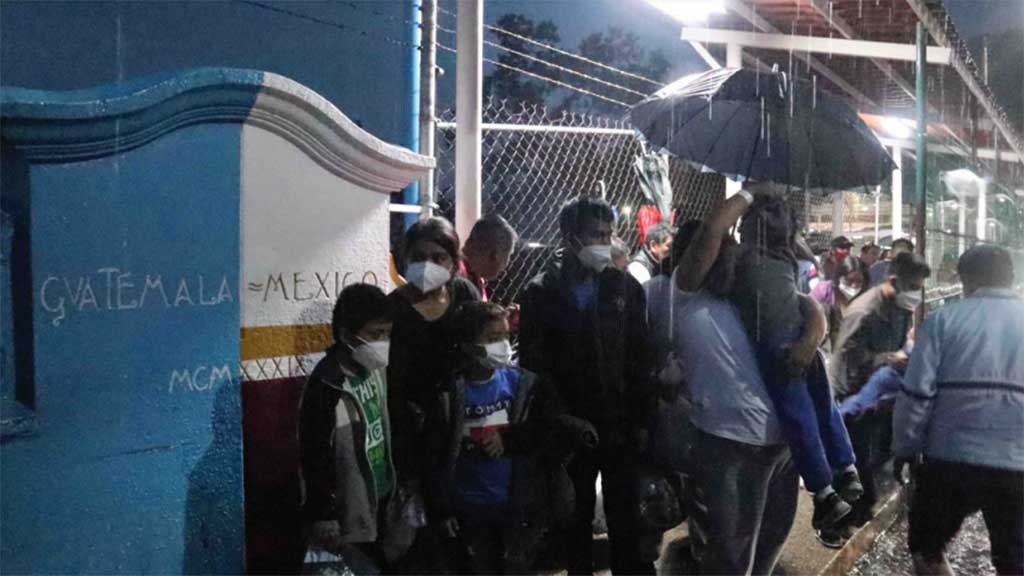 Familias deportadas de Estados Unidos son abandonadas en Chiapas