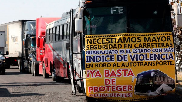 Peligran conductores en carreteras Celaya-Querétaro; abundan asaltos y faltan denuncias