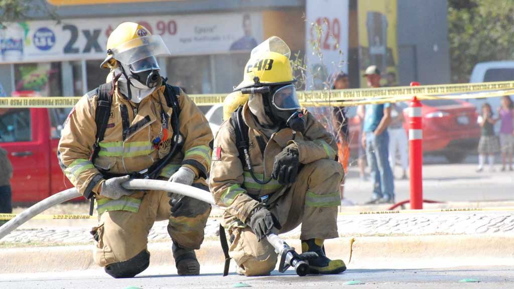 Con incertidumbre y miedo afrontan bomberos su jornada salvando vidas