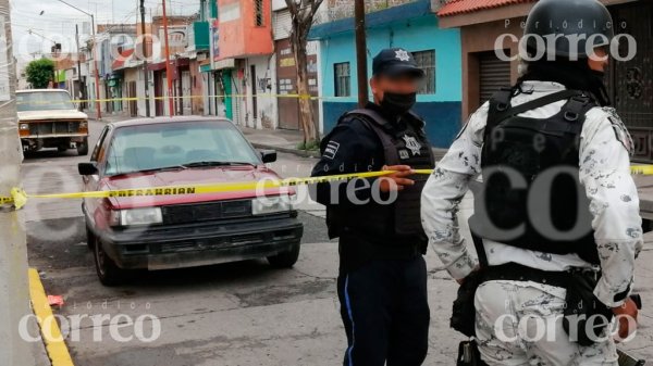 Abandonan vehículo con restos humanos en la cajuela en San Francisco del Rincón