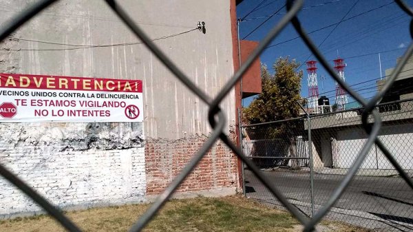 Viven con temor: vecinos insisten en poner pasos controlados en colonias de Celaya