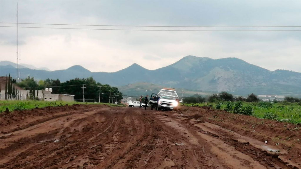 Por lluvias cierran camino entre El Manantial y la carretera a Puentecillas