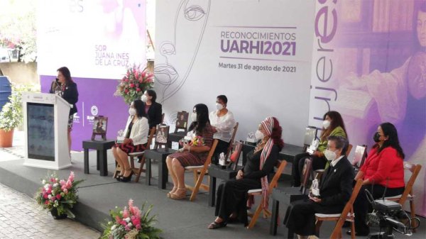 Reconocen a mujeres irapuatenses con los premios UARHI