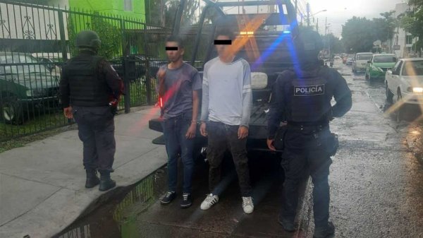 Celaya: Detienen a presuntos ladrones a bordo de un microbús cuando intentaban huir