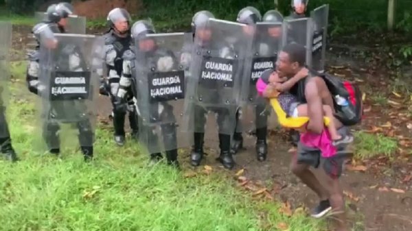 “No era necesaria la violencia, traíamos niños”, acusa migrante golpeada en Chiapas