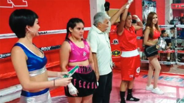 Mujeres brillan sobre el ring en Acámbaro