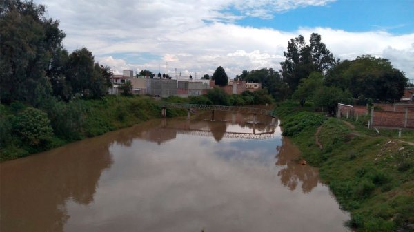 Piden mantenerse alerta por lluvias en Irapuato; suben niveles de río Silao