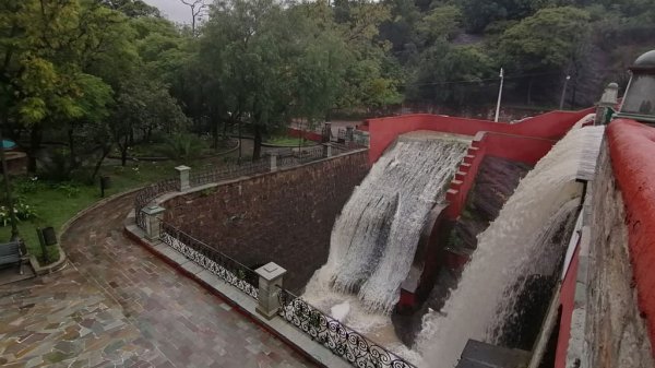 Lluvias llenan presas de Guanajuato al 90%; Río Turbio está cerca de desbordarse