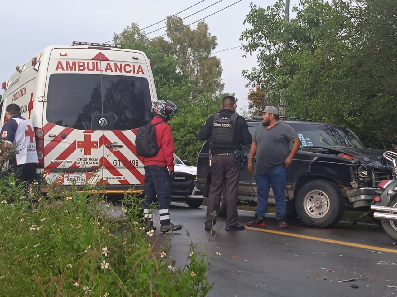 Dos personas con quemaduras deja choque frontal en la Guanajuato-Irapuato