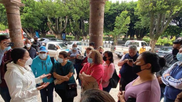 Tras inundación en escuela, padres exigen desazolve de canal en Salvatierra