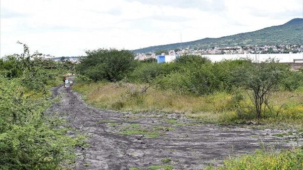 Joaquín donó sus terrenos para la creación de caminos en Yuriria y no le han cumplido