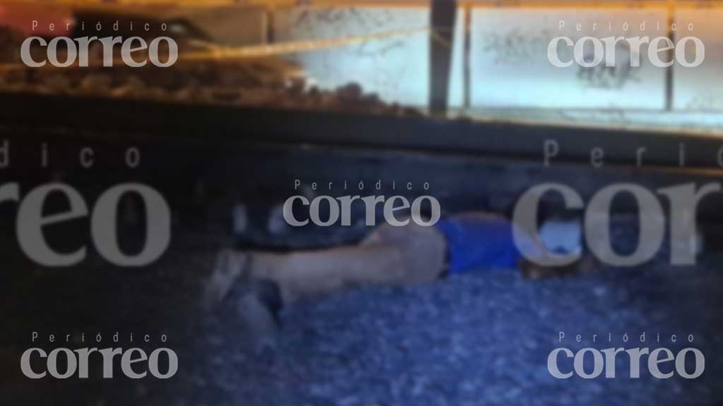 Localizan a un hombre sin vida a un costado de las vías del tren en Silao