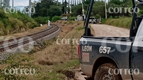 León: localizan cadáver semienterrado a un lado de las vías del tren