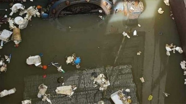 Acumulación de basura en cárcamos desborda el drenaje en Salamanca