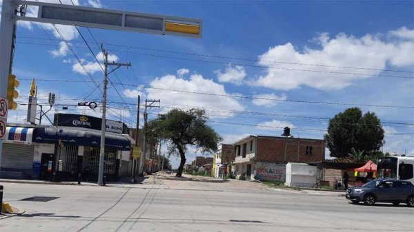 Denuncian vecinos de El Carmen CTM en León pavimentación ‘a medias’ en sus calles