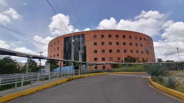 Desertan de la UG más de dos mil alumnos por problemas económicos y de salud