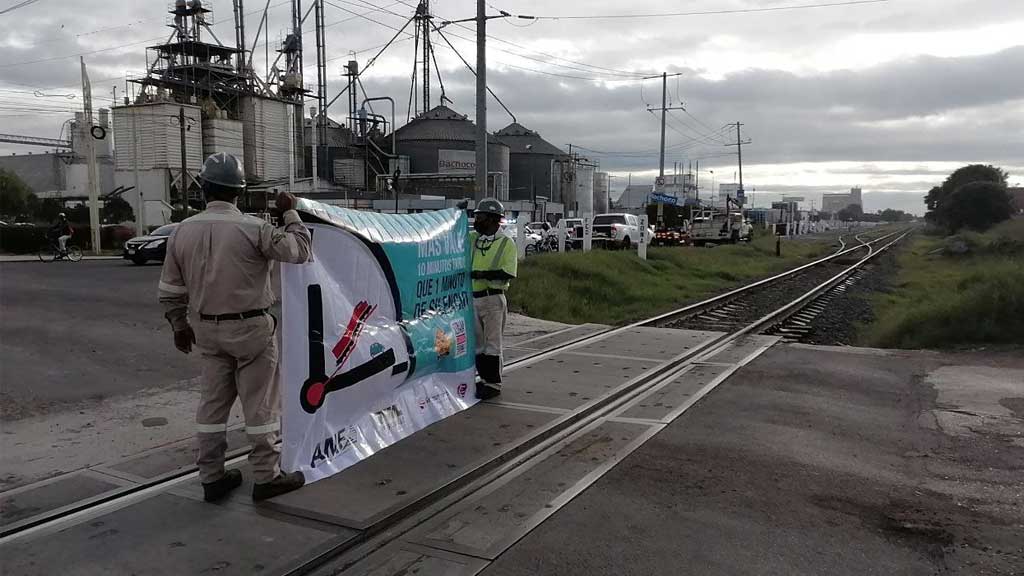 Ferromex promueven cruce seguro para evitar accidentes en Celaya