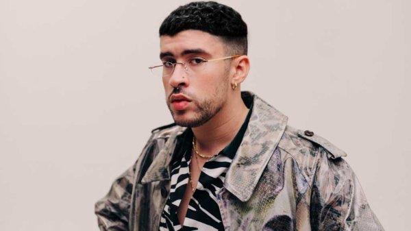 Bad Bunny promueve la tercera y última temporada de la serie “Narcos: México”