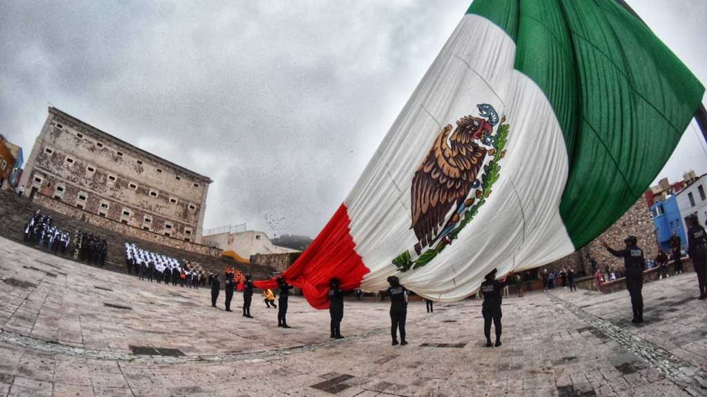 La bandera de México ya ondea en la Alhóndiga de Granaditas (Galería)