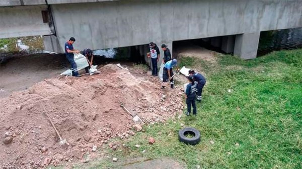 Refuerzan bordo de Río Lerma en Acámbaro; temen desbordamiento