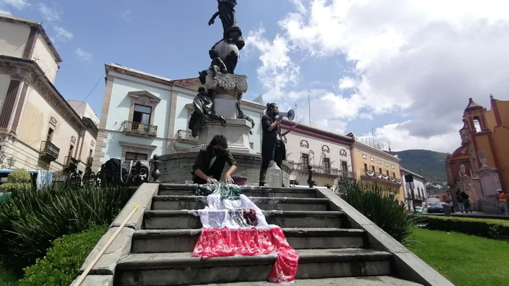 Lavan la bandera por los miles de desaparecidos en Guanajuato y todo México