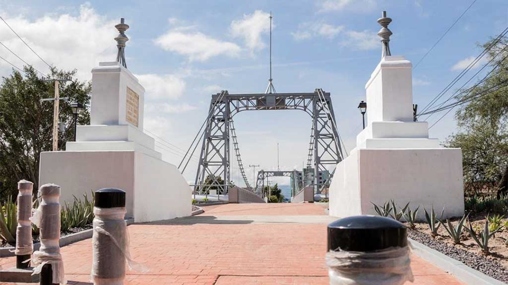 Tras un año de espera, rehabilitan el Puente Colgante de Cortazar