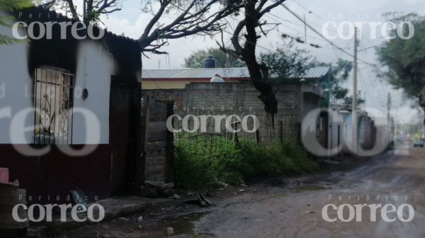 Hallan a apareja calcinada y restos humanos en colonia de Apaseo el Grande