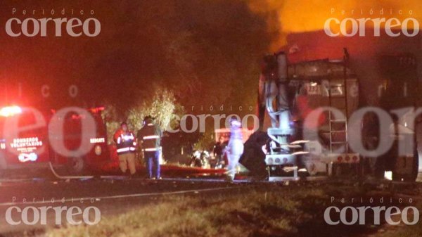 Choque en la carretera a San Diego de la Unión deja a tres víctimas calcinadas