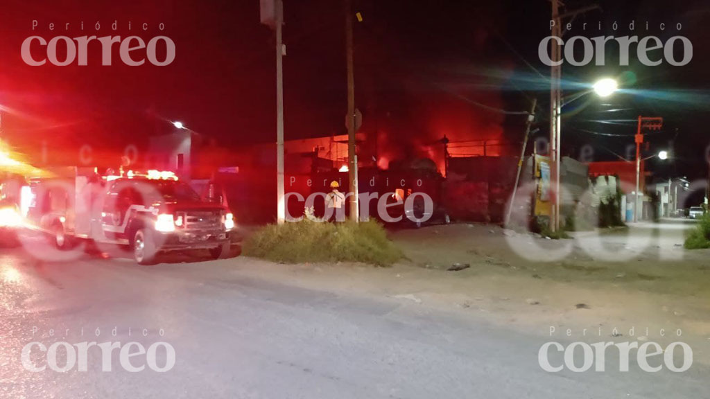 León: incendio en recicladora de la 10 de Mayo deja cuantiosos daños