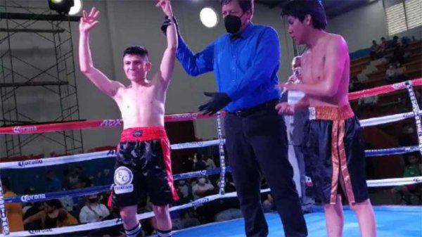 Destaca boxeador tamaulipeco en pelea semifinal de peso ligero en auditorio de Acámbaro