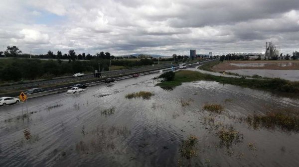 Desborde del Dren 20 alcanza la Salamanca-Irapuato; Río Lerma se mantiene al 80%