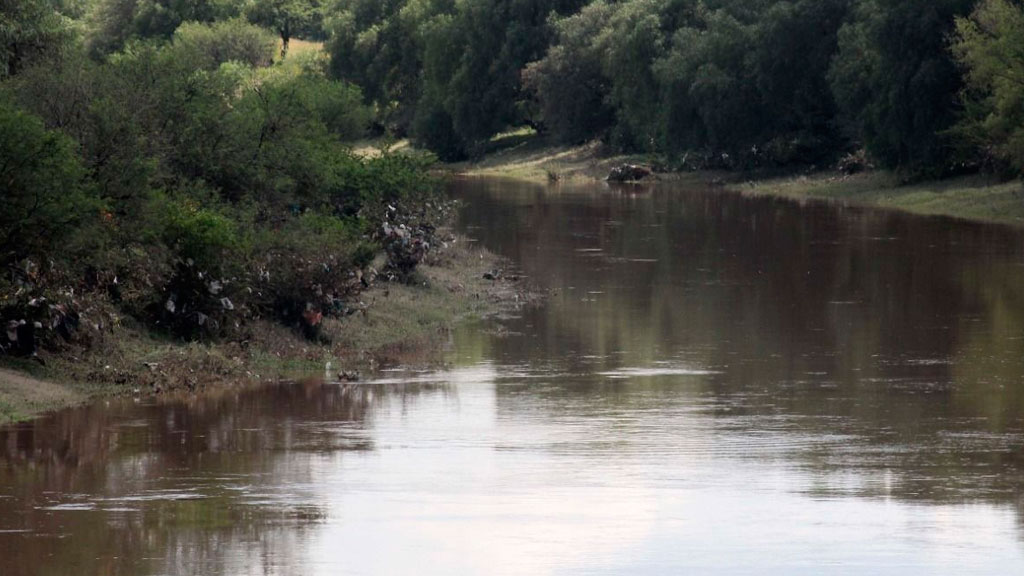 Río Laja entra también en semáforo rojo; ahora Celaya permanece en alerta