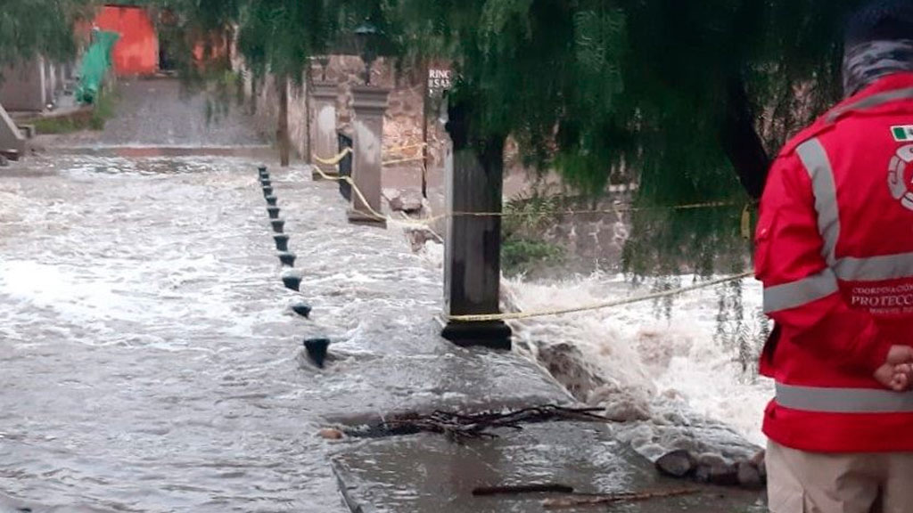 Cierran puentes del Obraje y de La Cieneguita en San Miguel por lluvias