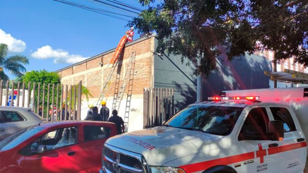 Hombre es enviado al hospital tras recibir descarga eléctrica en León