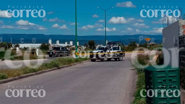 Localizan dos cuerpos con impactos de bala en terreno baldío de León