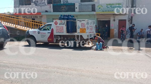 Mujer termina en el hospital tras ser arrollada por una motoneta en Guanajuato