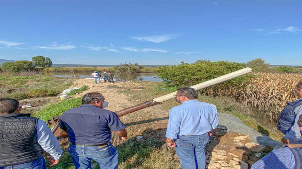 Trabajan en bombeo de agua en Santa Ana Pacueco