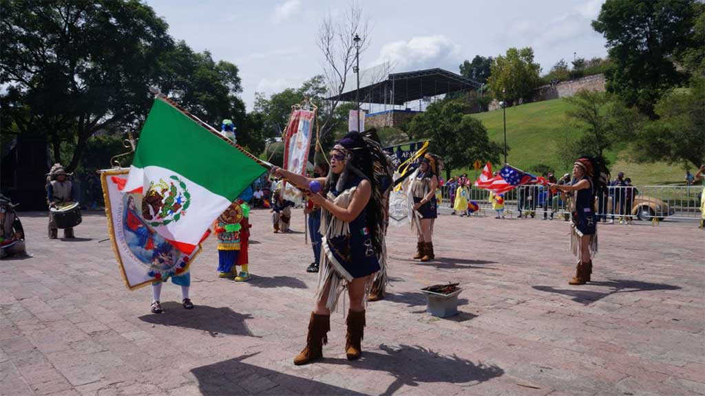 Deleitan con la ‘Matlachinada de Coahuila’ en la Plaza de las Ranas de Guanajuato