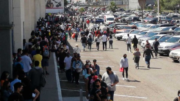 Jóvenes de 18 a 29 años abarrotaron centros de vacunación anticovid en León