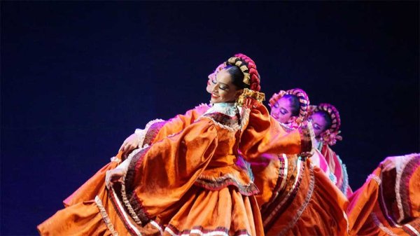 Deleita Danza Folklórica Nahucalli con su presentación para el FIC en la Alhóndiga