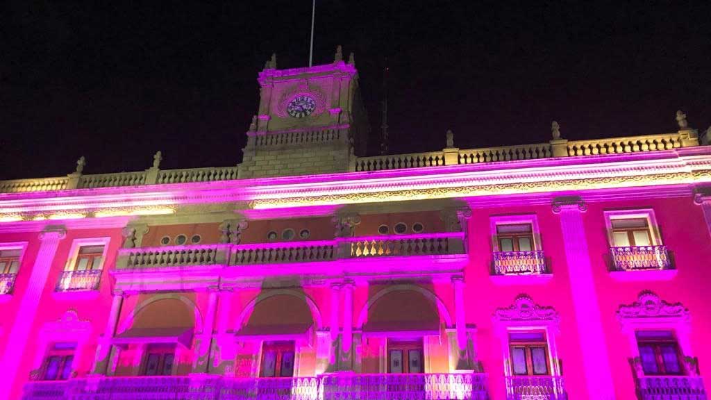 León se ‘pinta de rosa’ para conmemorar el Día Internacional del Cáncer de Mama