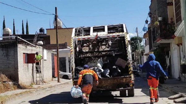 Las calles se inundan de basura en Silao por fallas en recolección