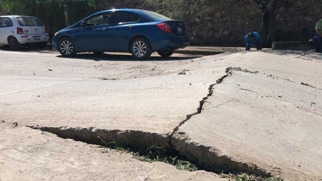 Causa pánico surgimiento de grieta en la comunidad Ojos de Agua de Huanímaro