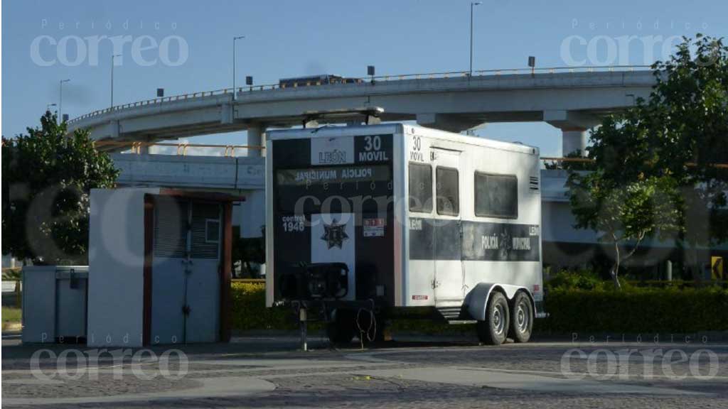 Amanecen cerradas casetas de policía en León tras los múltiples ataques