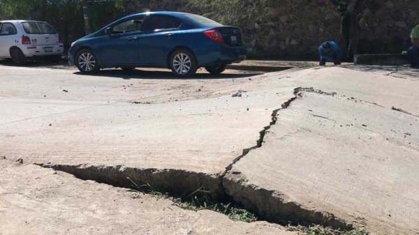 Causa pánico surgimiento de grieta en la comunidad Ojos de Agua de Huanímaro