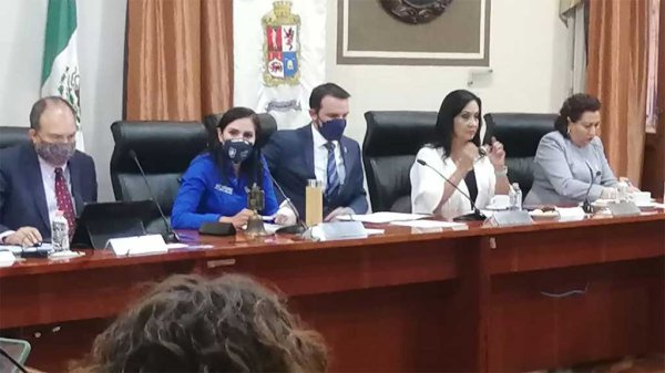 León: pedirán comparecencia de SSP tras ataques a policías; cabildo se enciende