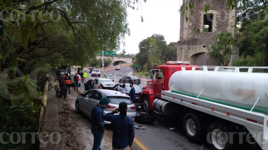 Guanajuato: Carambola en la Pozuelos- Marfil deja daños materiales