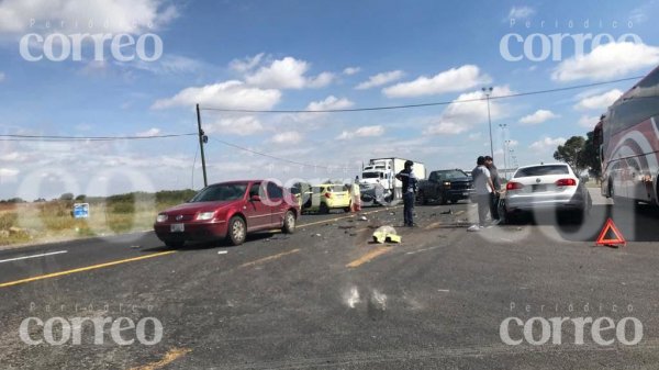 Choque en cruce de carreteras en Abasolo deja a joven de 22 años herida