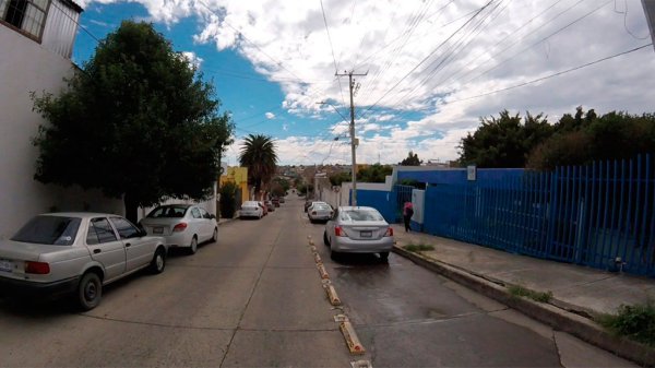 Ciclovías de León, ‘carreras de obstáculos’ para unos y estacionamiento para otros