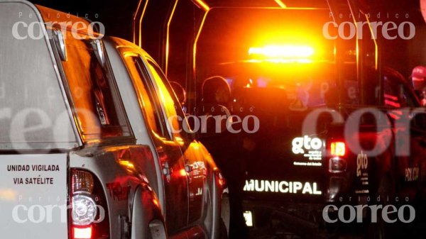 Cadáver de hombre termina esparcido en la Celaya-Salamanca luego de ser arrollado